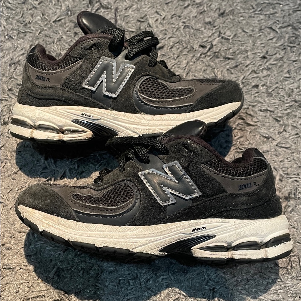 New balance 2002r